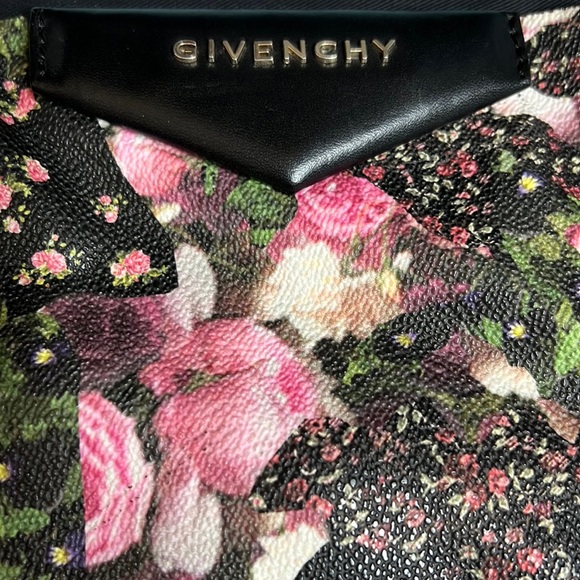 GIVENCHY COATED CANVAS TOTE BAG - Picture 4 of 15